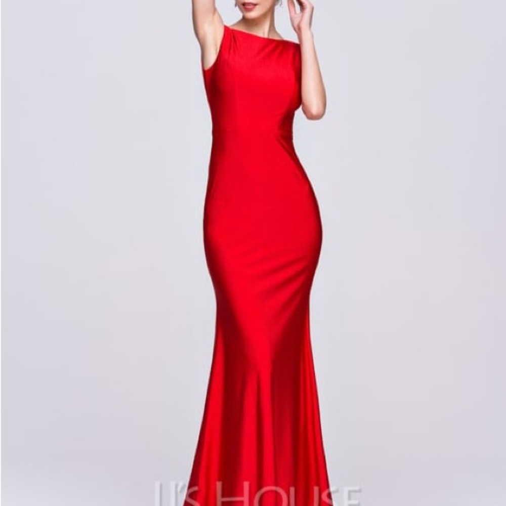 Elegant Red Wedding, Gala, Evening Gown/Dress with tags NEVER WORN.